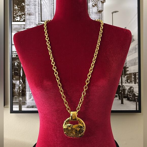 Authentic Chanel Vintage Coco Mark 94P Gold Pendant Necklace W/Box - Picture 2 of 9